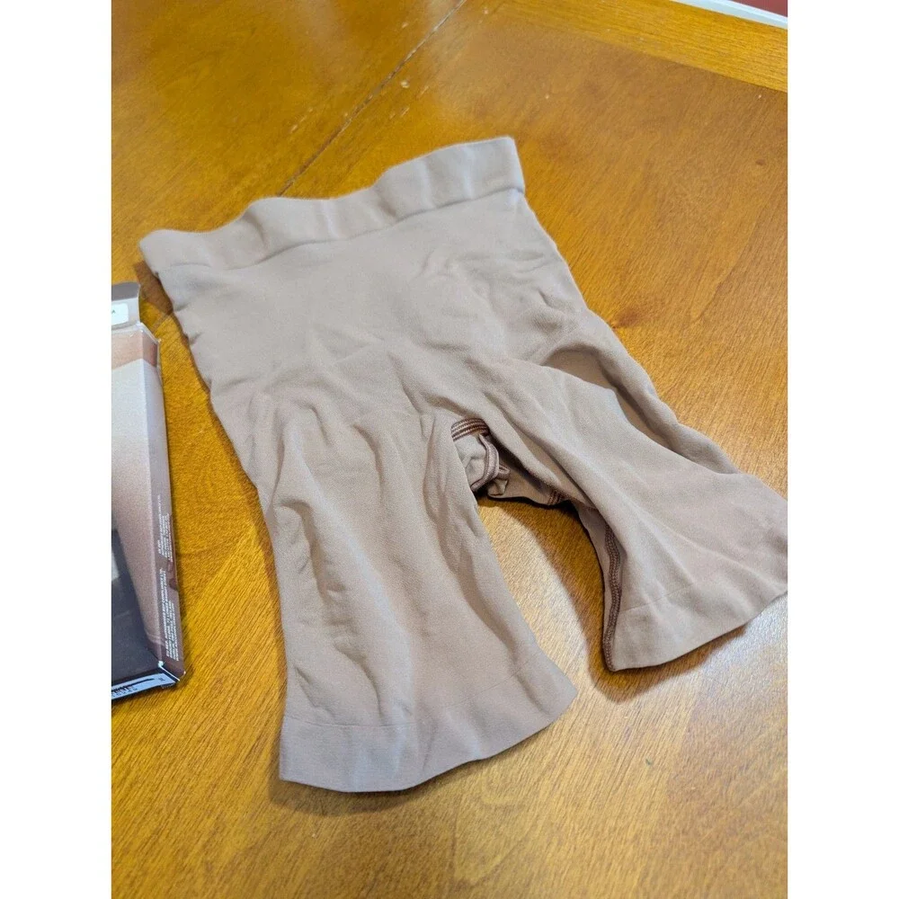 SKIMS Seamless Sculpt Mid Thigh Short Sienna Size S Small Shapewear NIB $40